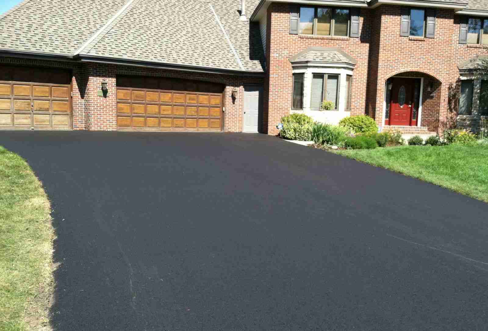 Guide to Choosing the Right Tarmac Driveway
