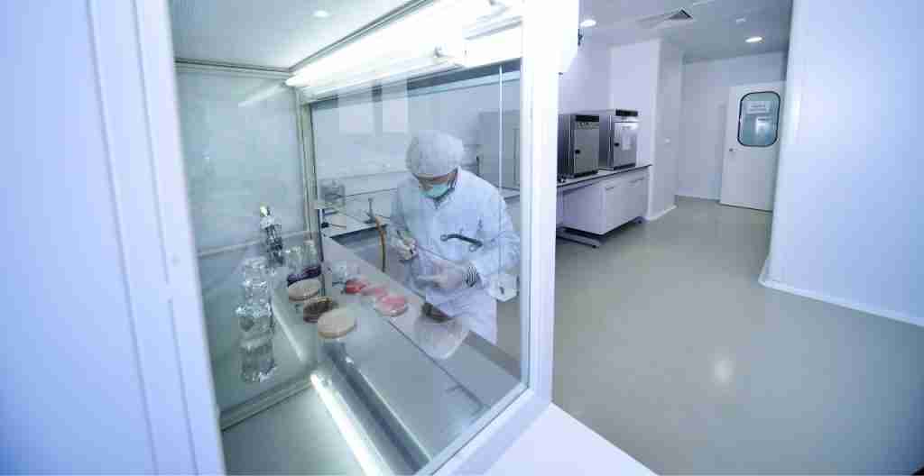 Top Features Every Modern Laboratory Fume Hood Should Have