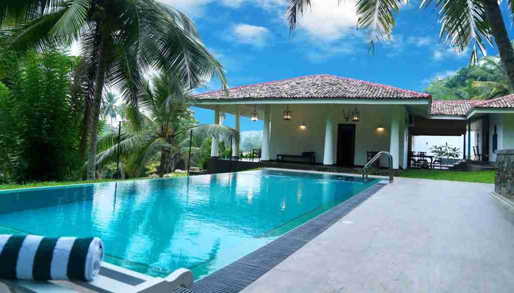 The Low Maintenance Appeal of Glass Pool Fencing: A Homeowner’s Guide