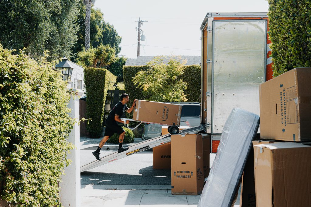 What Services Do Cheap Long Distance Moving Companies Offer?