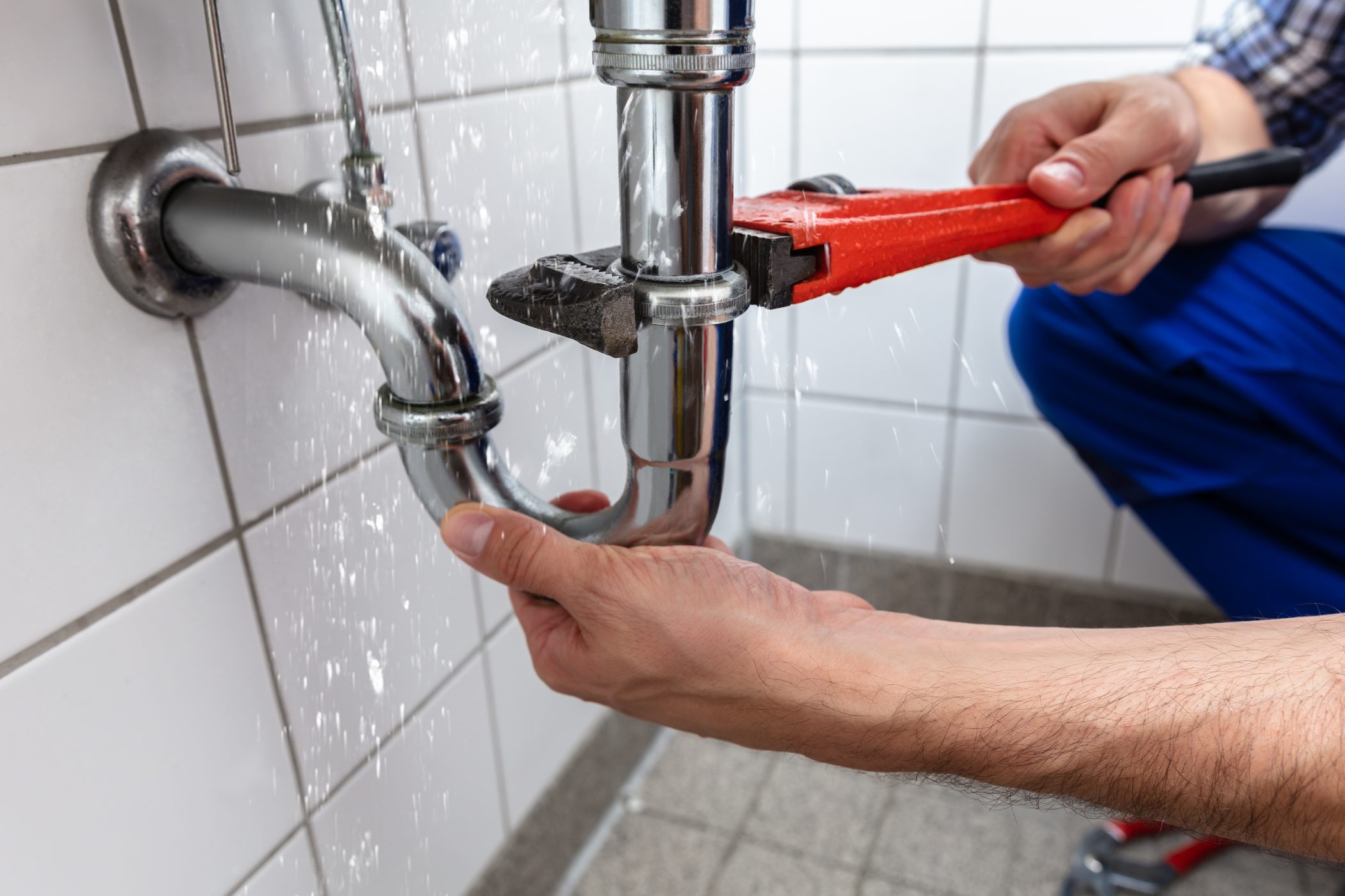 What are the signs that you need plumbing services?