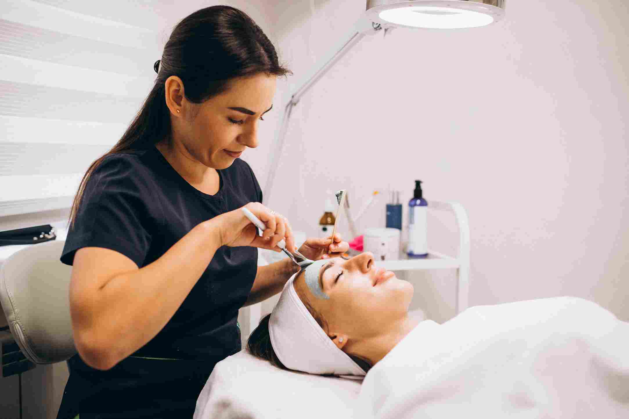 How to Choose a Reputable Dermatologist in Lahore