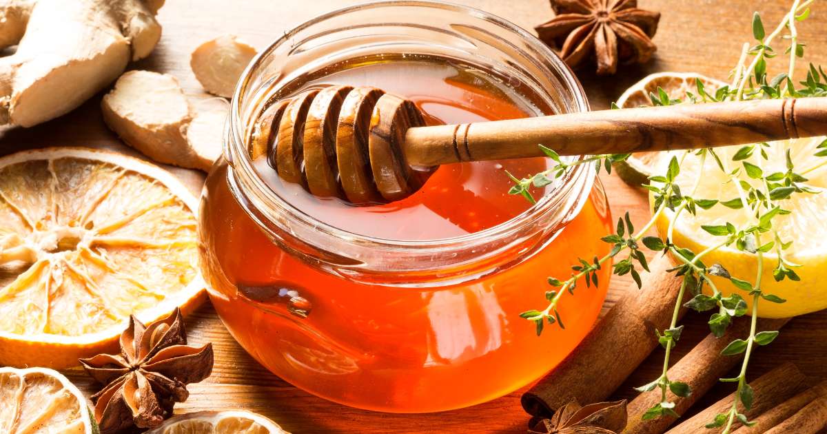 How does Yemeni Sidr Honey Dubai support local Yemeni communities?