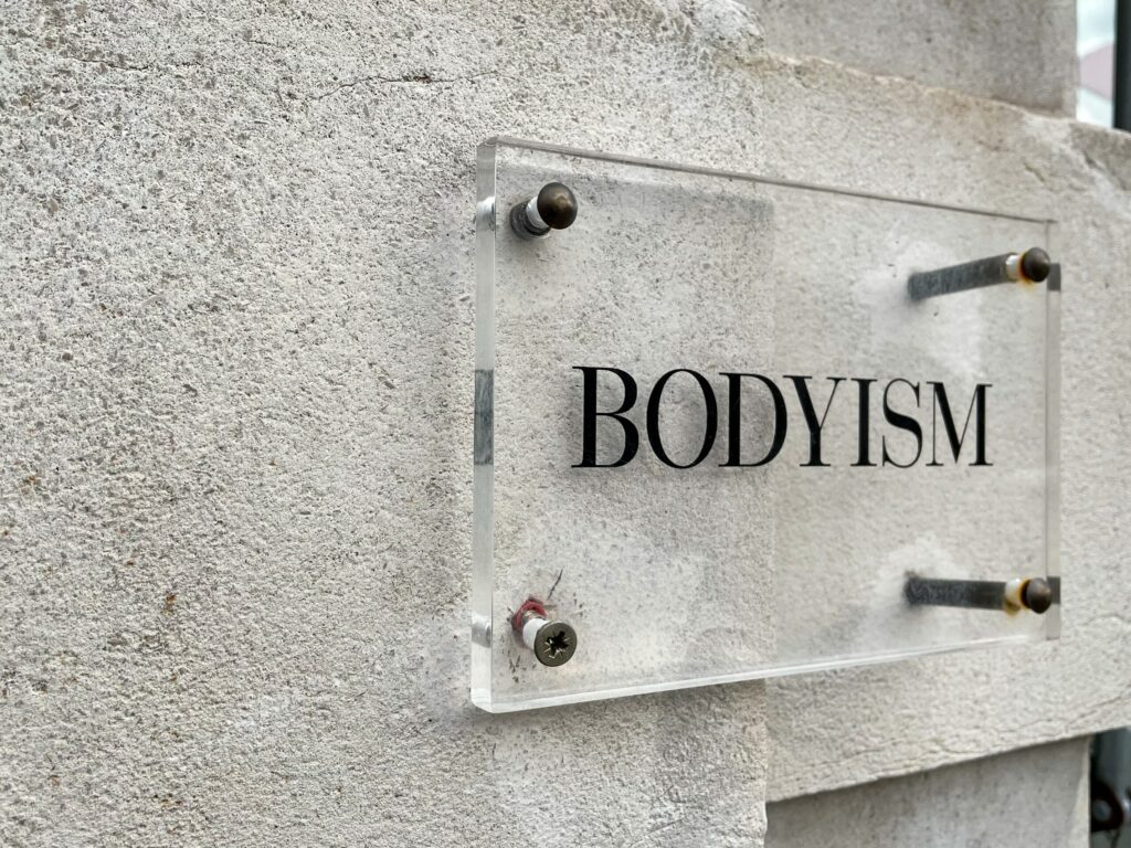 The Ultimate Guide to Custom Acrylic Signs: Elevate Your Brand with Modern Elegance