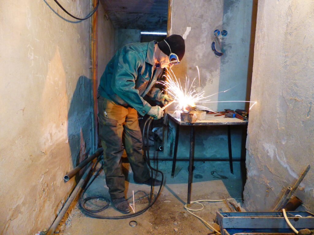 The Hidden Dangers of Artificial Stone: A Growing Silicosis Crisis Among Workers